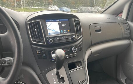 Hyundai Grand Starex Grand Starex I рестайлинг 2, 2019 год, 3 800 000 рублей, 12 фотография