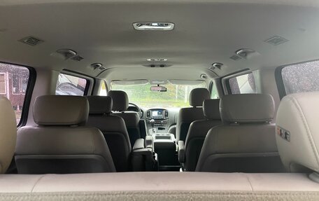 Hyundai Grand Starex Grand Starex I рестайлинг 2, 2019 год, 3 800 000 рублей, 14 фотография