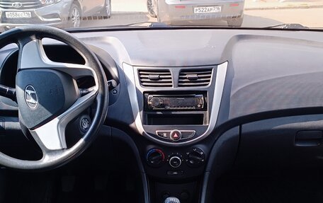 Hyundai Solaris II рестайлинг, 2013 год, 680 000 рублей, 14 фотография