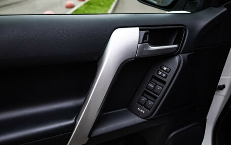 Toyota Land Cruiser Prado 150 рестайлинг 2, 2019 год, 5 490 000 рублей, 26 фотография