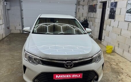 Toyota Camry, 2015 год, 2 250 000 рублей, 2 фотография