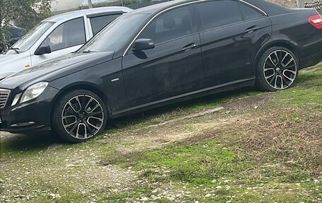 Mercedes-Benz E-Класс, 2011 год, 1 300 000 рублей, 2 фотография