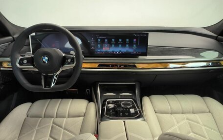 BMW 7 серия, 2025 год, 32 200 000 рублей, 12 фотография