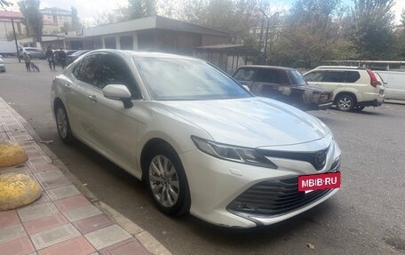 Toyota Camry, 2018 год, 2 430 000 рублей, 2 фотография