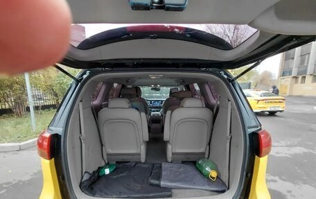 KIA Carnival III, 2017 год, 2 500 000 рублей, 4 фотография