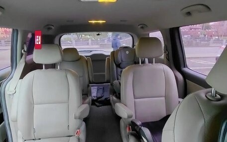 KIA Carnival III, 2017 год, 2 500 000 рублей, 5 фотография