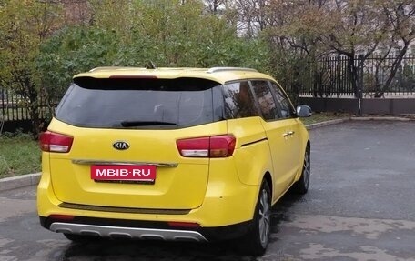 KIA Carnival III, 2017 год, 2 500 000 рублей, 2 фотография