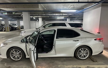 Toyota Camry, 2020 год, 3 100 000 рублей, 2 фотография