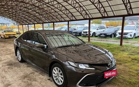 Toyota Camry, 2022 год, 3 006 000 рублей, 2 фотография