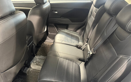 Mitsubishi Outlander III рестайлинг 3, 2014 год, 1 199 800 рублей, 6 фотография