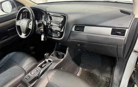 Mitsubishi Outlander III рестайлинг 3, 2014 год, 1 199 800 рублей, 3 фотография