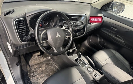 Mitsubishi Outlander III рестайлинг 3, 2014 год, 1 199 800 рублей, 8 фотография