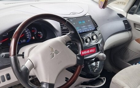 Mitsubishi Grandis, 2004 год, 530 000 рублей, 6 фотография