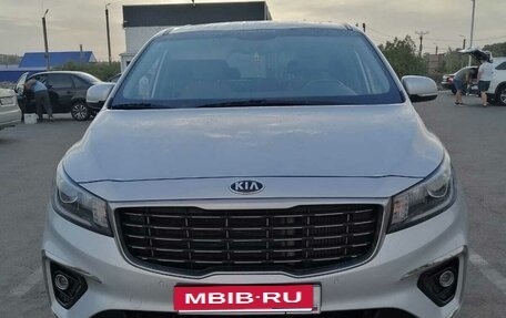 KIA Carnival III, 2019 год, 2 450 000 рублей, 1 фотография