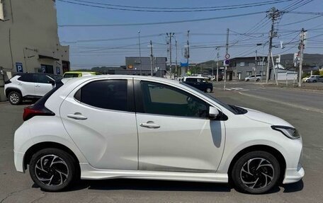 Toyota Yaris, 2022 год, 967 000 рублей, 3 фотография