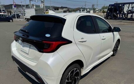 Toyota Yaris, 2022 год, 967 000 рублей, 4 фотография