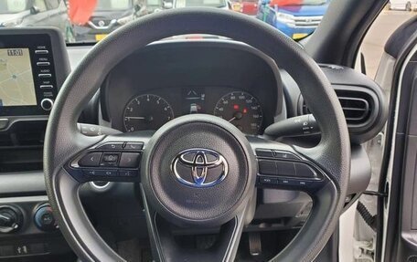 Toyota Yaris, 2022 год, 967 000 рублей, 11 фотография
