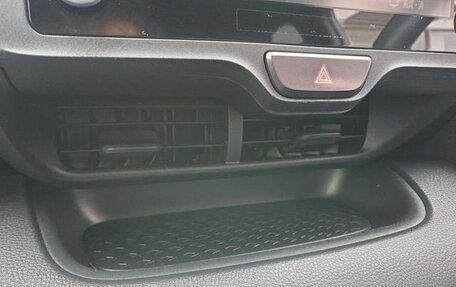 Toyota Yaris, 2022 год, 967 000 рублей, 18 фотография