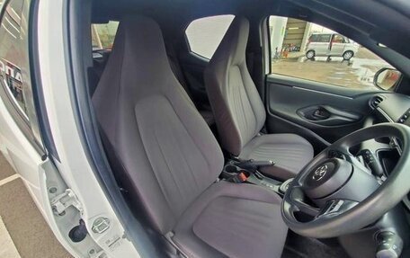 Toyota Yaris, 2022 год, 967 000 рублей, 9 фотография