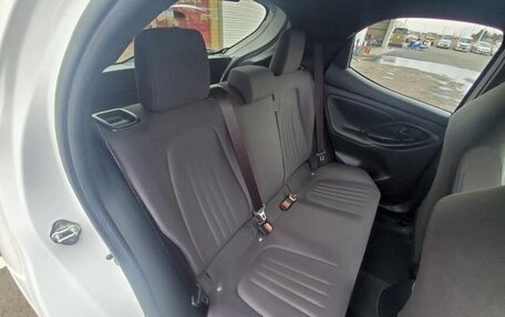 Toyota Yaris, 2022 год, 967 000 рублей, 24 фотография