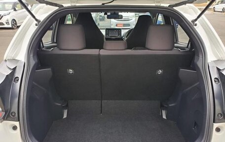 Toyota Yaris, 2022 год, 967 000 рублей, 26 фотография