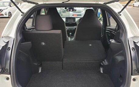 Toyota Yaris, 2022 год, 967 000 рублей, 27 фотография