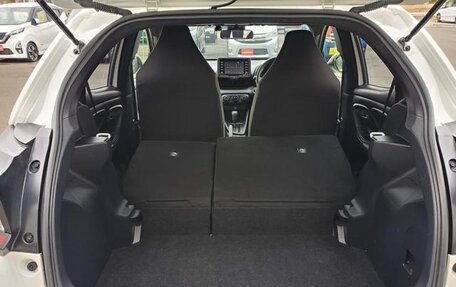 Toyota Yaris, 2022 год, 967 000 рублей, 28 фотография