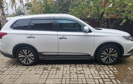 Mitsubishi Outlander III рестайлинг 3, 2019 год, 2 700 000 рублей, 1 фотография