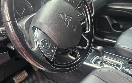 Mitsubishi Outlander III рестайлинг 3, 2019 год, 2 700 000 рублей, 4 фотография