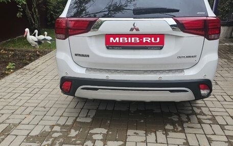 Mitsubishi Outlander III рестайлинг 3, 2019 год, 2 700 000 рублей, 3 фотография