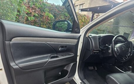 Mitsubishi Outlander III рестайлинг 3, 2019 год, 2 700 000 рублей, 5 фотография