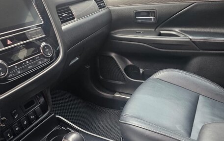 Mitsubishi Outlander III рестайлинг 3, 2019 год, 2 700 000 рублей, 6 фотография