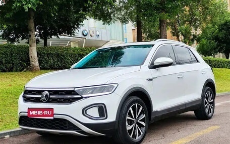 Volkswagen T-Roc I, 2023 год, 1 400 000 рублей, 1 фотография