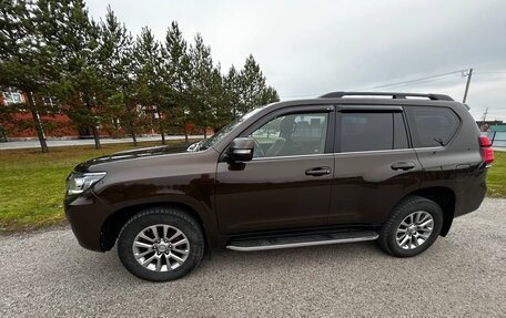 Toyota Land Cruiser Prado 150 рестайлинг 2, 2017 год, 4 400 000 рублей, 13 фотография
