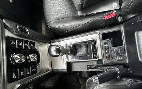 Toyota Land Cruiser Prado 150 рестайлинг 2, 2017 год, 4 400 000 рублей, 26 фотография