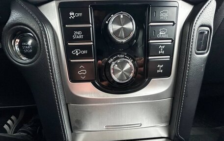 Toyota Land Cruiser Prado 150 рестайлинг 2, 2017 год, 4 400 000 рублей, 25 фотография