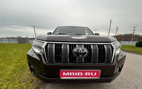 Toyota Land Cruiser Prado 150 рестайлинг 2, 2017 год, 4 400 000 рублей, 21 фотография