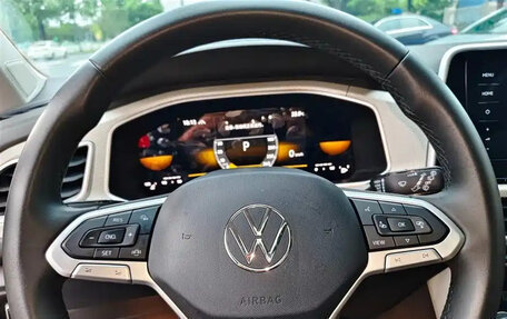 Volkswagen T-Roc I, 2023 год, 1 400 000 рублей, 10 фотография