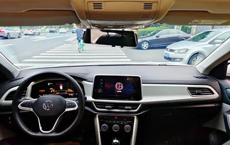 Volkswagen T-Roc I, 2023 год, 1 400 000 рублей, 15 фотография