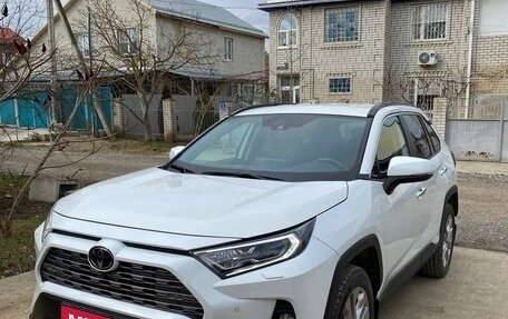 Toyota RAV4, 2021 год, 3 700 000 рублей, 1 фотография