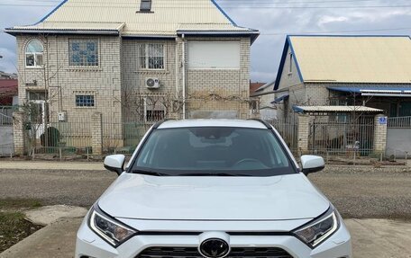 Toyota RAV4, 2021 год, 3 700 000 рублей, 2 фотография