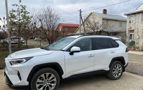 Toyota RAV4, 2021 год, 3 700 000 рублей, 3 фотография