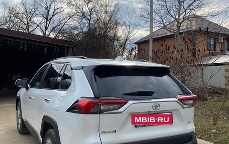 Toyota RAV4, 2021 год, 3 700 000 рублей, 4 фотография