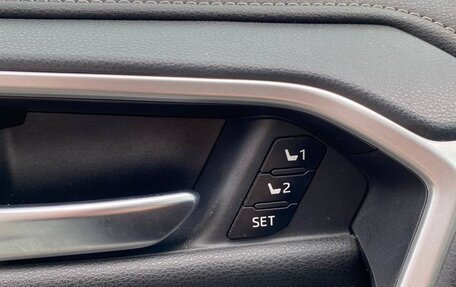 Toyota RAV4, 2021 год, 3 700 000 рублей, 10 фотография