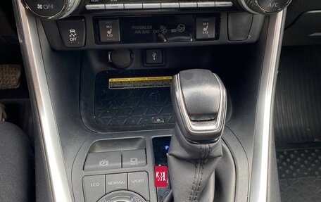 Toyota RAV4, 2021 год, 3 700 000 рублей, 9 фотография