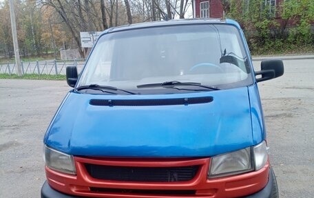 Volkswagen Transporter T4, 2000 год, 1 070 000 рублей, 1 фотография