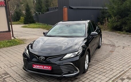 Toyota Camry, 2023 год, 3 700 000 рублей, 1 фотография