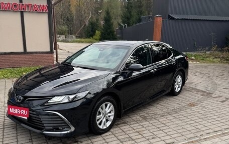 Toyota Camry, 2023 год, 3 700 000 рублей, 2 фотография
