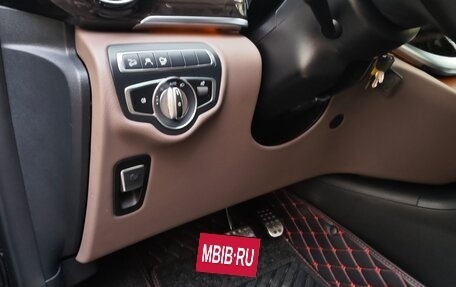 Mercedes-Benz V-Класс, 2019 год, 7 500 000 рублей, 25 фотография