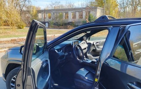 Toyota RAV4, 2019 год, 3 300 000 рублей, 9 фотография